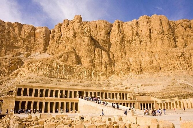 2 Days Trip to Luxor with Air Balloon Ride from Hurghada - Day 1 at Karnak: the East Bank hit before the West Bank shift