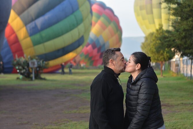 Balloon Flight + Breakfast in a cave + Pick up CDMX + Pyramids - Explora México Teotihuacan: coffee, check-in, and getting set