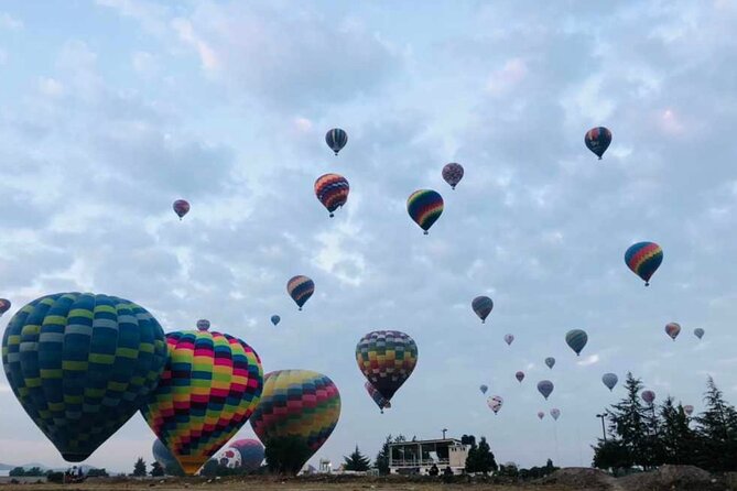 Balloon flight + Breakfast + Transportation from CDMX (SMALL GROUP) - The pyramid visit: 1 hour that’s designed to feel manageable