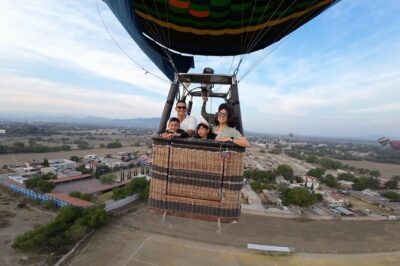Balloon flight + Breakfast + Transportation from CDMX (SMALL GROUP) - Inside La Cueva Teotihuacán: breakfast with atmosphere