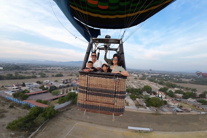 Balloon flight + Breakfast + Transportation from CDMX (SMALL GROUP) - Inside La Cueva Teotihuacán: breakfast with atmosphere
