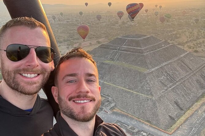 Balloon Flight + Cave Breakfast + Pick Up from CDMX or We Fly - Landing and the toast back at We Fly