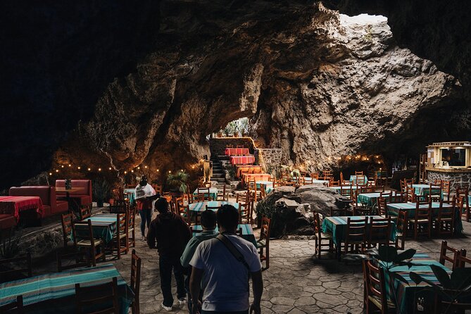 Balloon Flight + Cave Breakfast + Pick Up from CDMX or We Fly - Artesanías Poncho and the region’s maguey-and-obsidian story