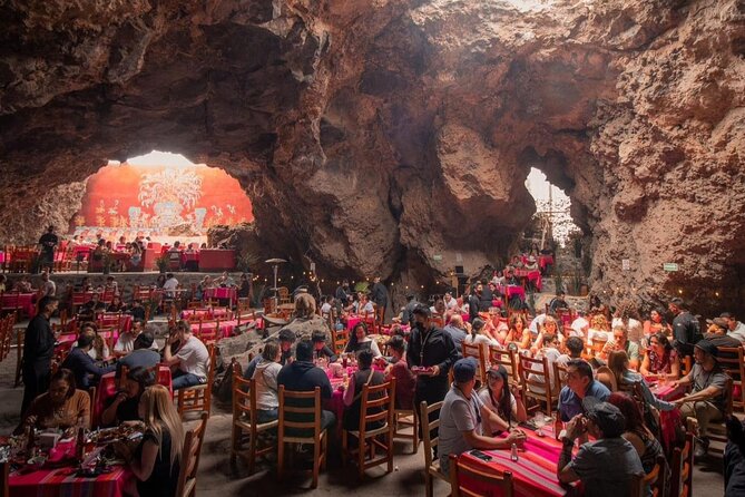 Balloon Flight + Cave Breakfast + Pick Up from CDMX or We Fly - We Fly Teotihuacan reception: coffee, bathrooms, and waiting room comfort
