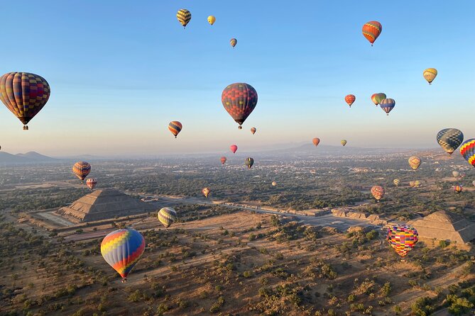 Balloon flight in Teotihuacan from Mexico City - A sunrise flight that actually includes the whole day