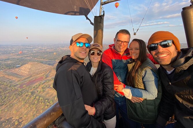 Balloon flight in Teotihuacan from Mexico City - Teotihuacán launch morning: registration, coffee, and the safety briefing