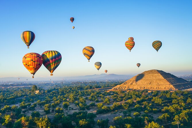 Balloon flight + pick up in CDMX + Breakfast in Cave + Pyramids - The celebration after landing: toast, certificates, and quick group energy