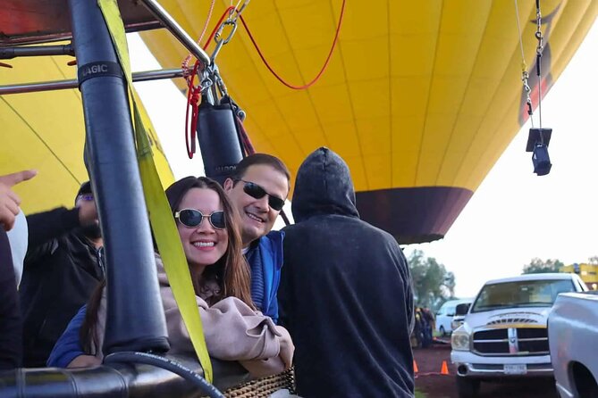 Balloon flight Teotihuacan, Breakfast in a cave Pick up in CDMX - Balloon flight to Teotihuacán: 40 minutes above the valley