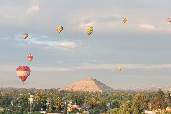 Balloon flight + Transportation + Breakfast in Cave or buffet + Pyramids - Balloon over Teotihuacán: the view that makes the day