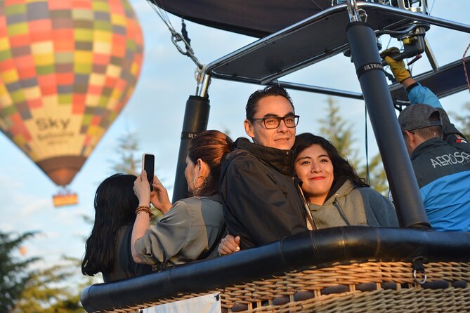 Balloon Flight with Breakfast in Cave and Pyramids of Teotihuacan - Artisan cooperative and mezcal tasting: culture stop with shopping energy
