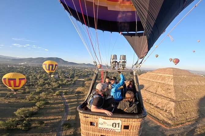 Balloon flight with breakfast in Cave and Pyramids tour from CDMX - Coffee, cookies, and the inflation waiting game