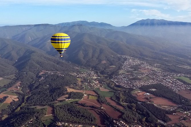 Balloon Ride over Catalonia with optional Pick-up from Barcelona - Landing and the post-flight celebration: snack, cava, and your certificate