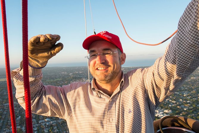 Bendigo Premium Balloon Flight plus buffet champagne breakfast - Free Hotel Pickup and a No-Fuss Start at Lake Weeroona