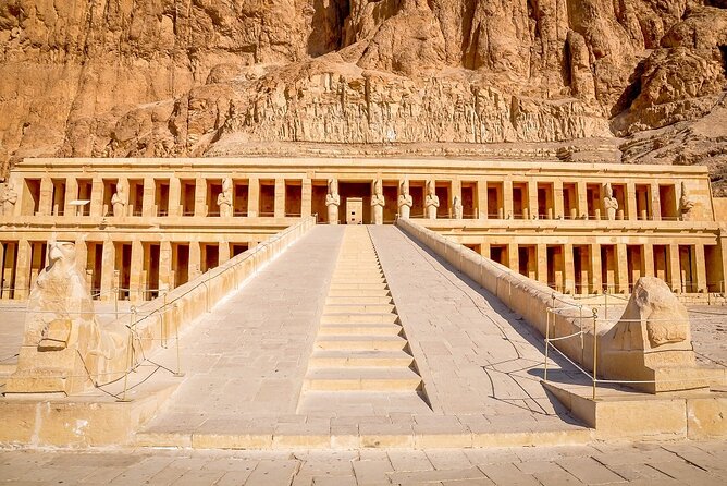 Best of Luxor Hot Air Balloon and Valley Of Kings & Karnak Temple From Luxor - Colossi of Memnon: a short stop with big scale