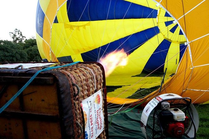 Brisbane's closest Hot Air Balloon Flights - City & Country views - 1 hr flight! - The landing moment: wine toast, breakfast, and your certificate