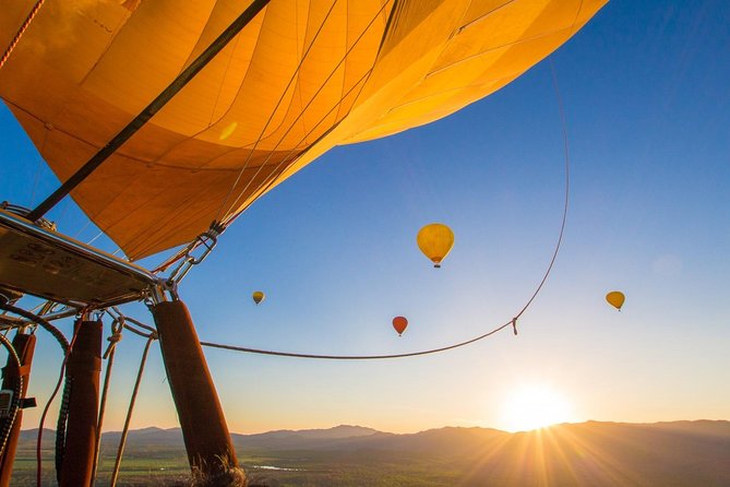 Cairns Classic Hot Air Balloon ride - Breakfast, bubbly or juice, and the photo package value
