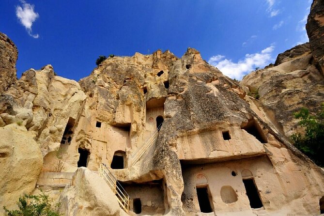 Cappadocia Dream: 2-Days Tour from Istanbul & Balloon Ride Option - Avanos Lunch: Testi Kebab and the Red River Pottery Thread