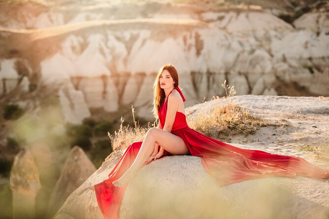 Cappadocia Private Flying Dress & Hot Air Balloon Photoshoot - Asim and Team: How Posing Direction Makes the Photos Look Natural