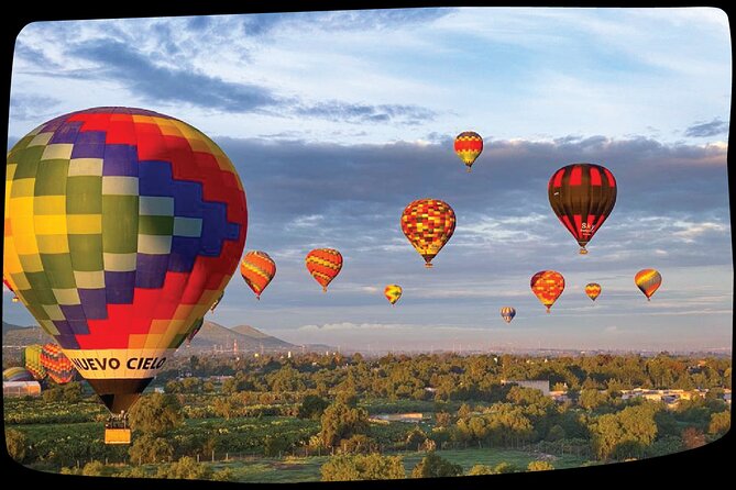 CDMX balloon flight, breakfast, pickup and visit to Teotihuacán - Sunrise balloon over Teotihuacán: the view that earns the early alarm