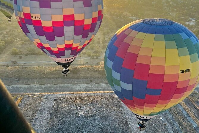 CDMX balloon flight, breakfast, pickup and visit to Teotihuacán - Craft shops and mezcal tasting: the fun stops that round out the day