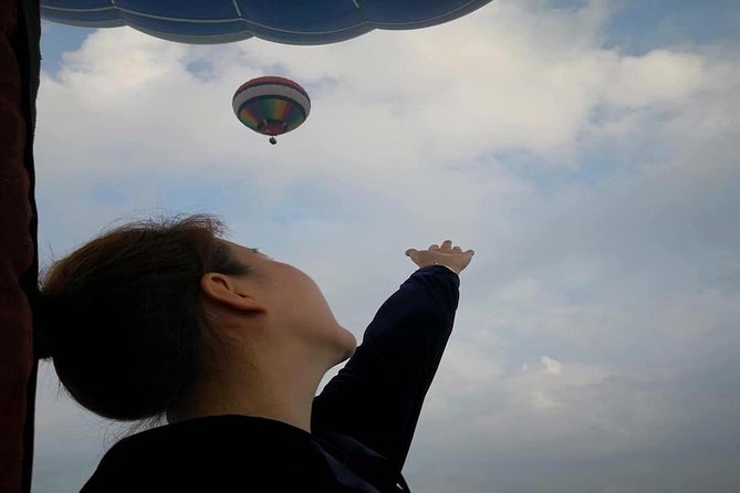 Chiang Mai Balloon Adventure: Classic Basket Balloon Ride - Champagne breakfast: the part that makes it feel like a celebration
