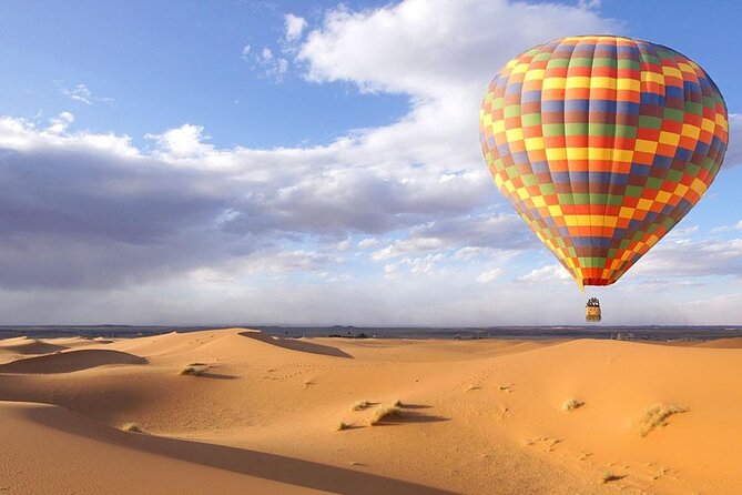 Dubai Desert By Hot Air Balloon With Falcon Show and Camel - Sunrise Lift-Off: What the Balloon Ride Feels Like