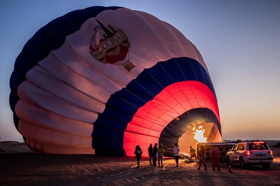 Dubai: Hot Air Balloon, Desert Safari, and Quad Biking Tour - Falconry moments: what you’ll see in the air and after landing