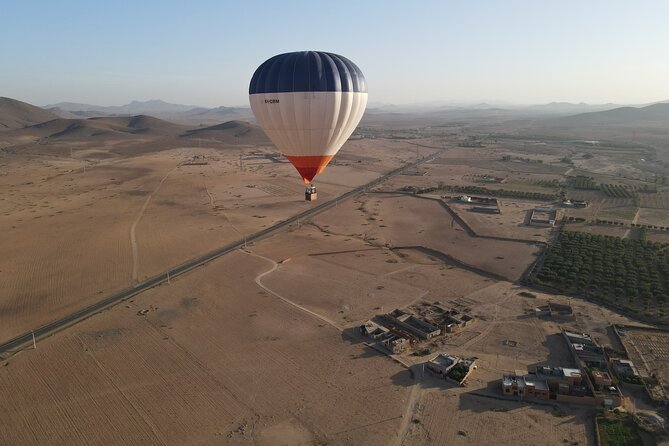 Fly in a hot air balloon in the sky of the Atlas in Marrakech - Balloon Prep to First Lift: How the Morning Stays Relaxed
