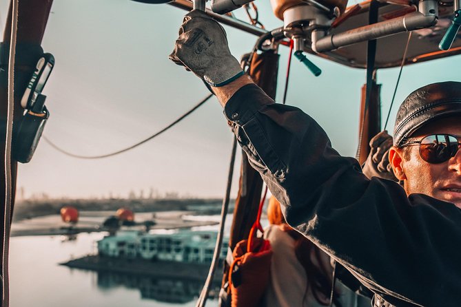 Gold Coast Hot Air Balloon with 5 Star Champagne Buffet Breakfast - Small issues to watch for: photos, timing changes, and expectations
