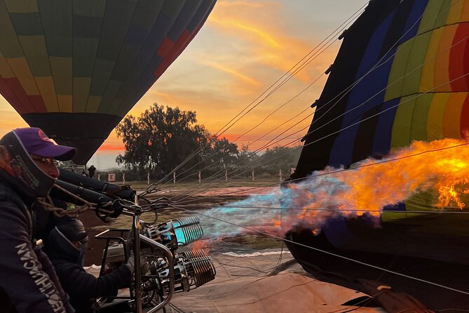 Hot air balloon adventure over Teotihuacan - Landing: toast with the captain, certificate, and a proper breakfast