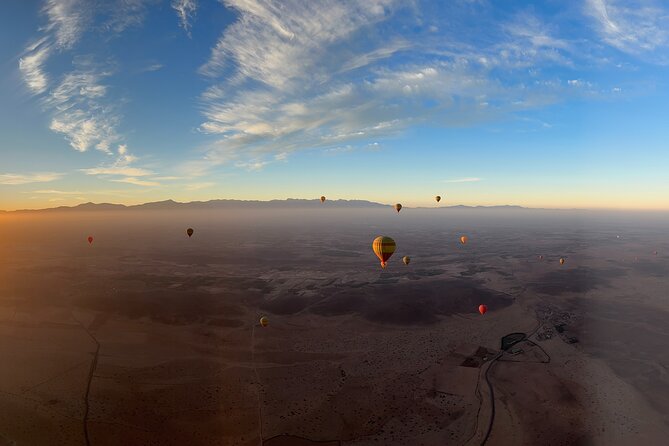 Hot air balloon flight at sunrise in Marrakech & breakfast - Watching the sky get set: the pre-flight scene at the base
