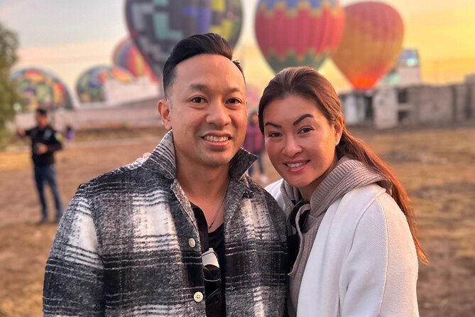 Hot air balloon flight in Teotihuacán + Breakfast in a Cave - Tequila, pulque, and mezcal: the short Artesanías Premier tasting stop