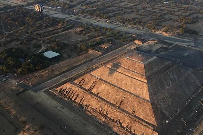Hot air balloon from CDMX and Restaurant la Gruta (ORIGINAL) - Why a Teotihuacán sunrise balloon day beats the usual day trip