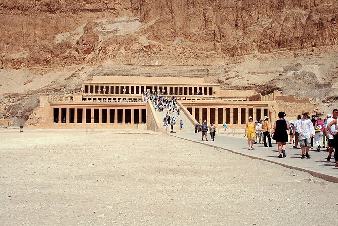 Hot Air Balloon & Full Day to East & West Bank Tour of Luxor - Why a Luxor sunrise balloon feels different from the ground