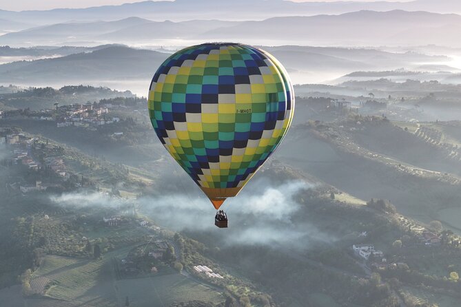 Hot air balloon over the hills of Pienza, Montalcino and Val D'Orcia - Key things to know before you go