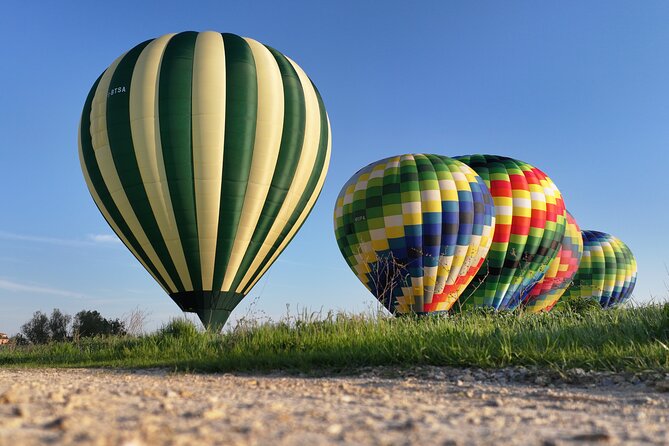 Hot air balloon over the hills of Pienza, Montalcino and Val D'Orcia - The wind is the guide, not a rigid route