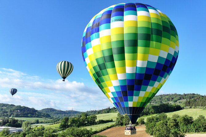 Hot air balloon over the hills of Pienza, Montalcino and Val D'Orcia - Smooth prep, smooth landing: why the crew matters