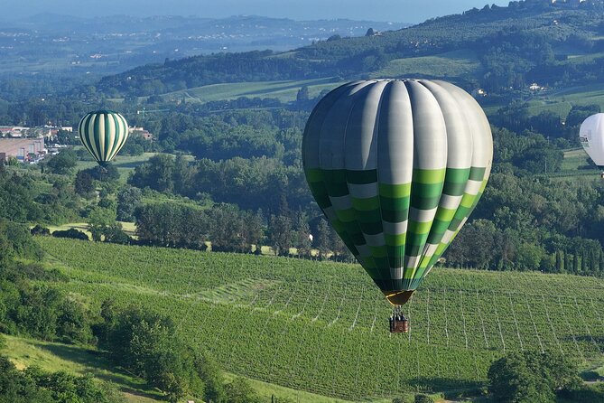 Hot air balloon over the hills of Pienza, Montalcino and Val D'Orcia - Price and value: what $421.03 buys you in real terms