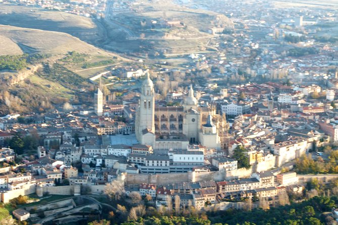 Hot Air Balloon Ride in Segovia with Toast, Picnic and Video - Small group attention: how the crew experience makes a difference