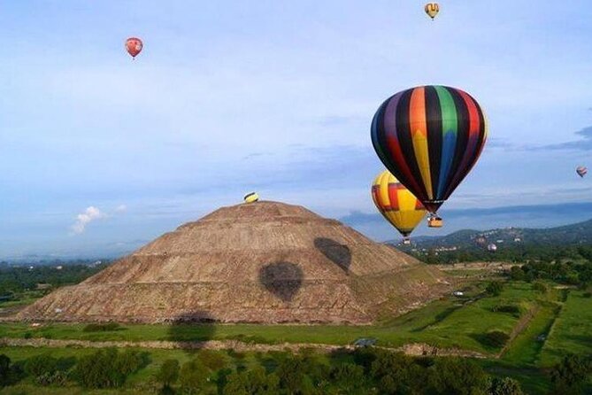 Hot Air Balloon Ride over Teotihuacan - Watching the balloon inflate: coffee, calm, and timing