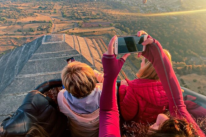 Hot Air Balloon Ride Over Teotihuacán Pyramids from Mexico City - To the takeoff area: watching the balloon inflate