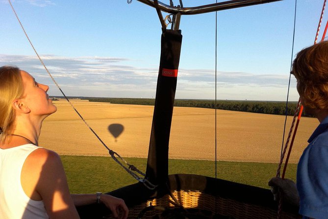 Hot-Air Balloon Ride over the Loire Valley, from Amboise or Chenonceau - One Hour in the Air: Châteaux, River Views, and the Strange Calm of Ballooning
