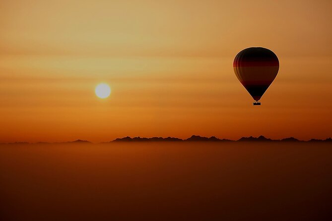 Hot Air Balloon Ride With Gourmet Breakfast and Falcon Show - FAQ