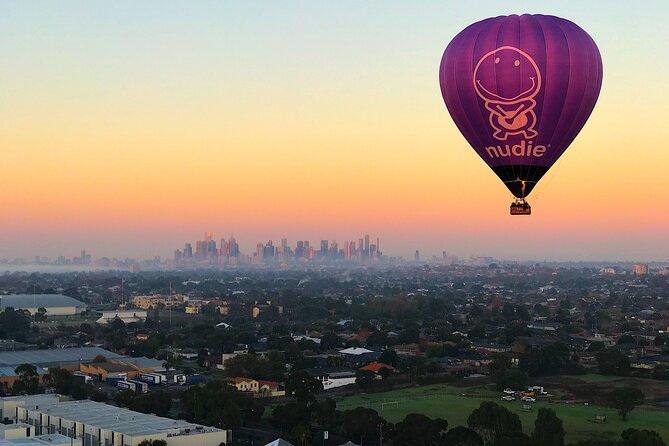 Melbourne sunrise balloon flight only - Who you’ll meet in the basket: the pilot and the ground team