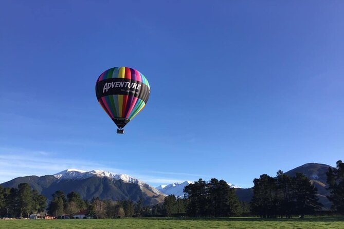 Methven-Mt Hutt Scenic Hot Air Balloon Flight - Landing field toast: the celebration drink and the feeling of finishing together