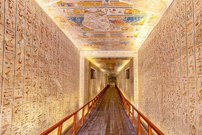 Private Full day tour to Luxor From Hurghada with hot air balloon - Valley of the Kings: choosing tombs without getting burned out