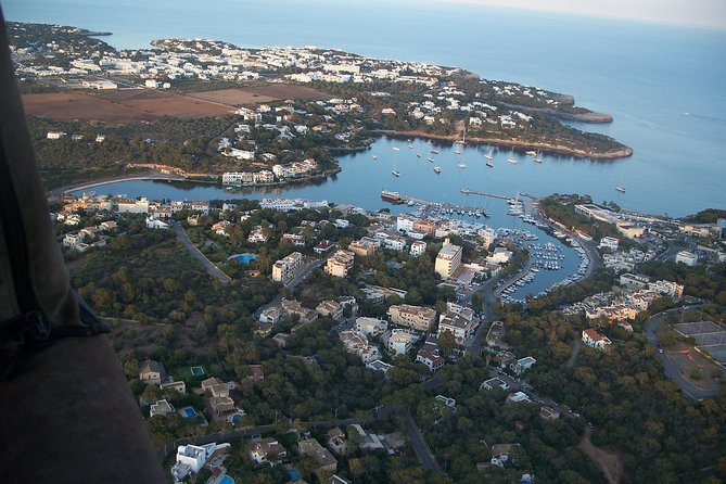 Private Hot Air Balloon Ride in Mallorca with Champagne and Snacks - Landing and the photo keepsakes that follow