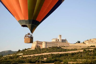 Professional hot air balloon rides at Assisi, Trasimeno in Umbria - In the basket: what you’ll actually experience up there