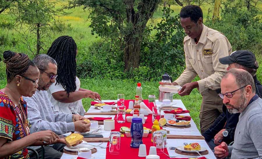 Serengeti Balloon Ride and Luxury Bush Breakfast - Your 5:00 a.m. pick-up: early, yes, but thoughtfully organized