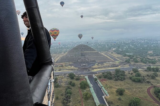 Teotihuacan balloon flight with cave breakfast + pyramids - Pickup from CDMX and Globeport coffee setup
